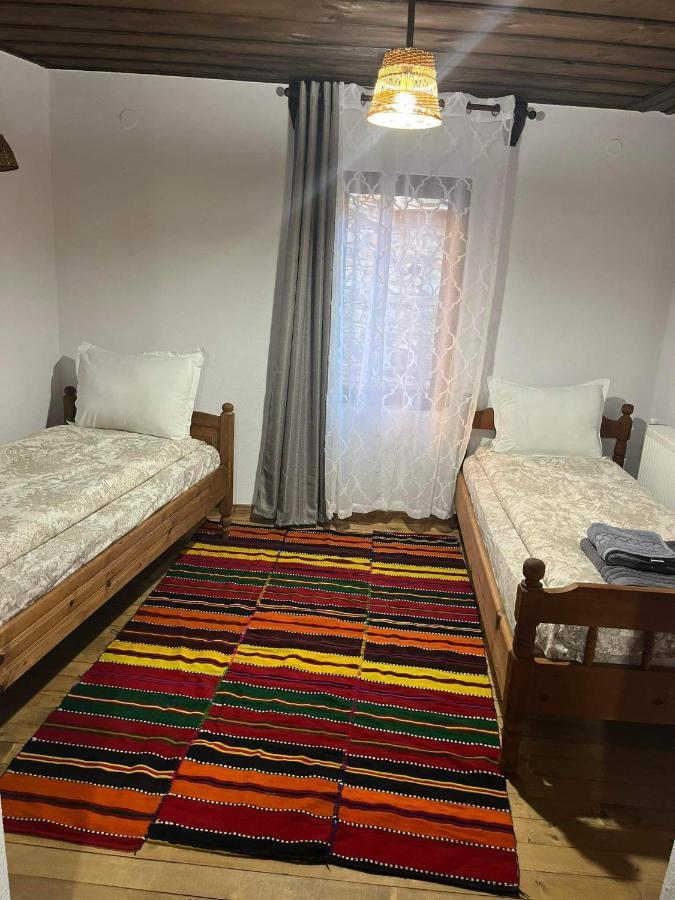 Къща За Гости Близнаците Leshten Exterior foto