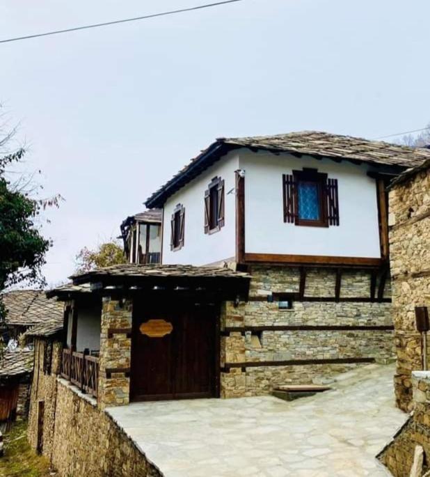 Къща За Гости Близнаците Leshten Exterior foto